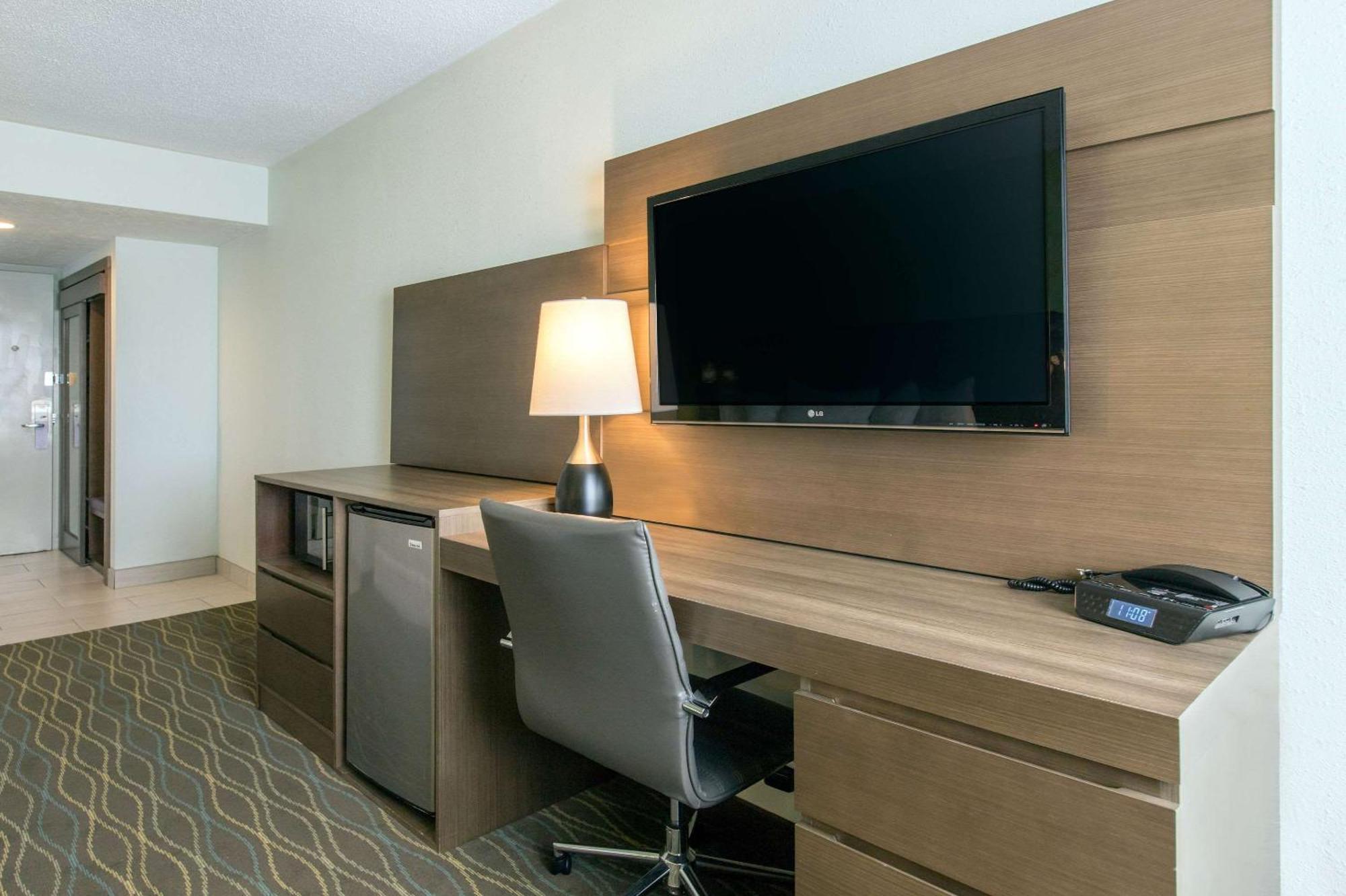 Radisson Hotel Grand Rapids Riverfront Εξωτερικό φωτογραφία