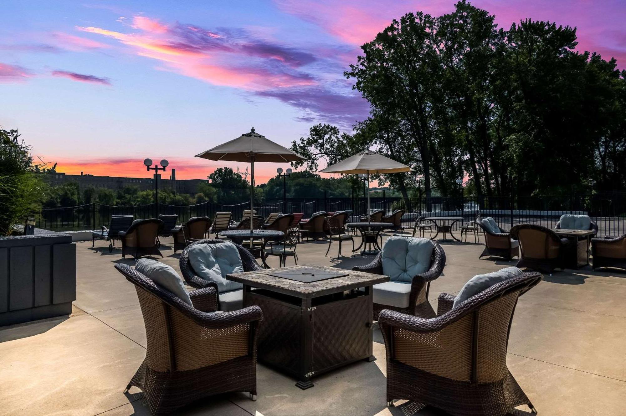 Radisson Hotel Grand Rapids Riverfront Εξωτερικό φωτογραφία