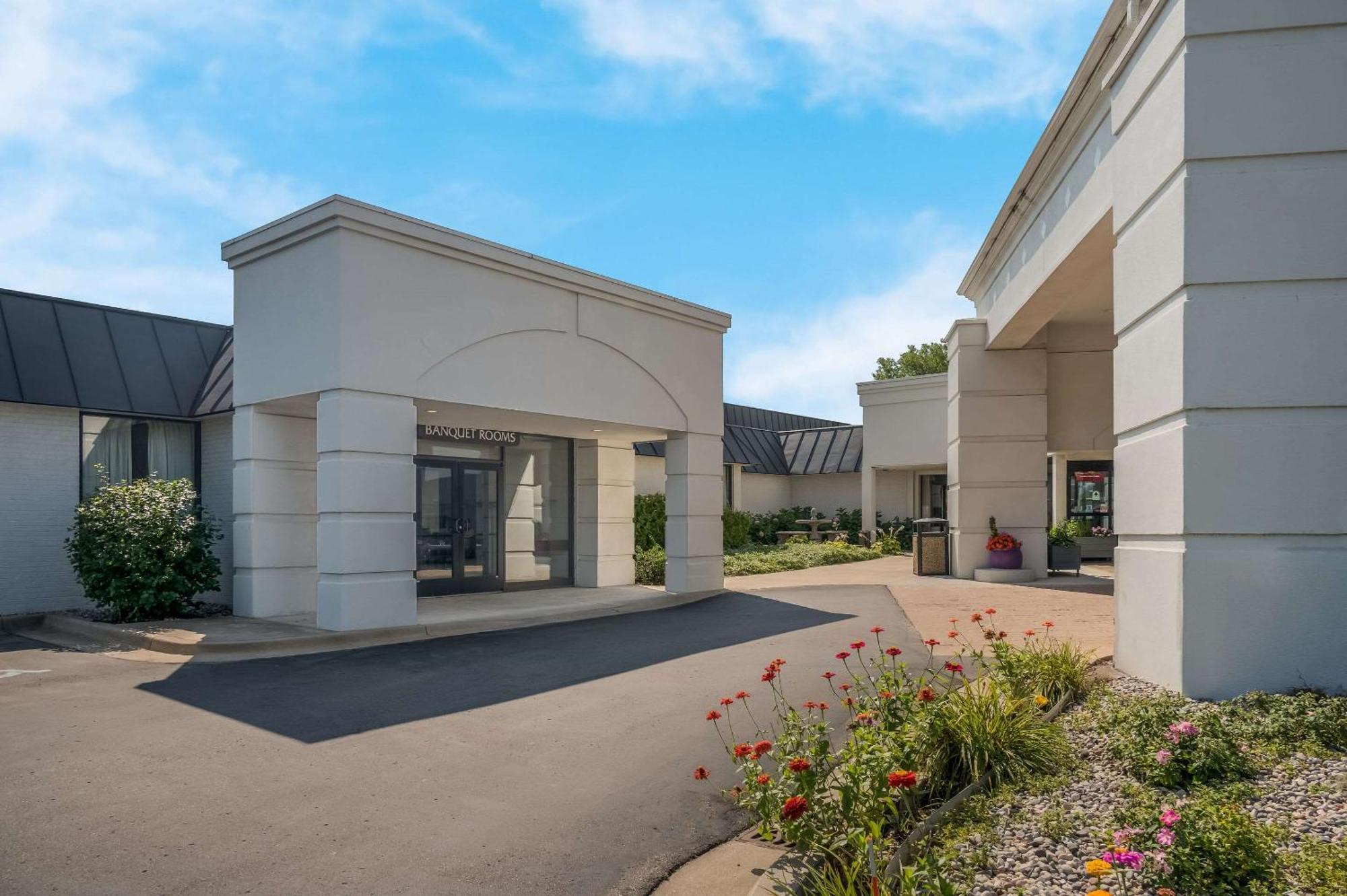 Radisson Hotel Grand Rapids Riverfront Εξωτερικό φωτογραφία