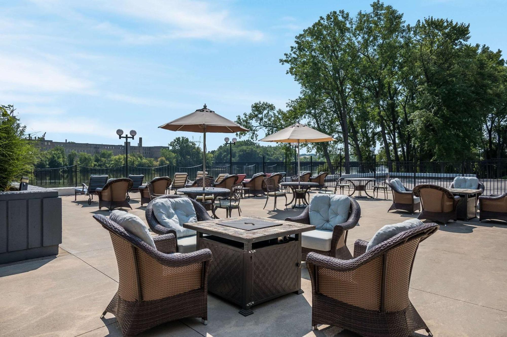 Radisson Hotel Grand Rapids Riverfront Εξωτερικό φωτογραφία